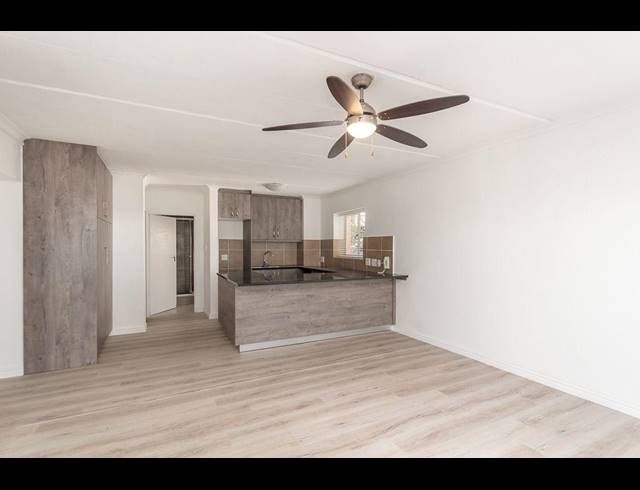 2 BEDROOM APARTMENT TO LET IN WEST BEACH